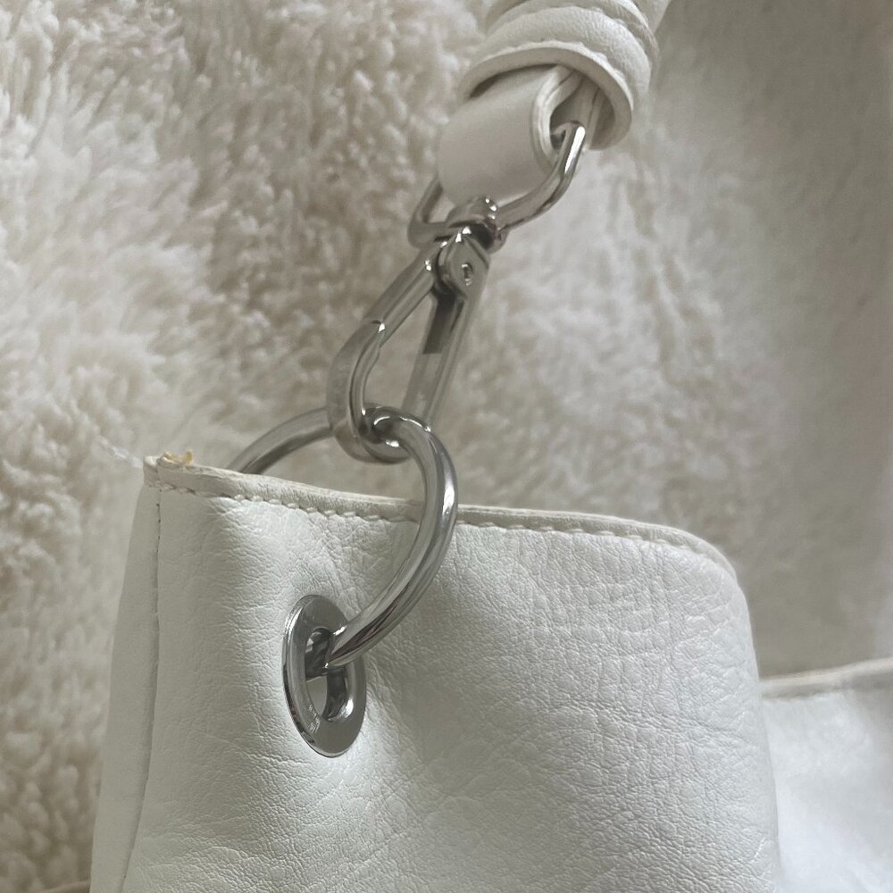 Steve Madden Medium Size Cream Color Faux Leather Bag w/Silver Accents - Picture 3 of 14
